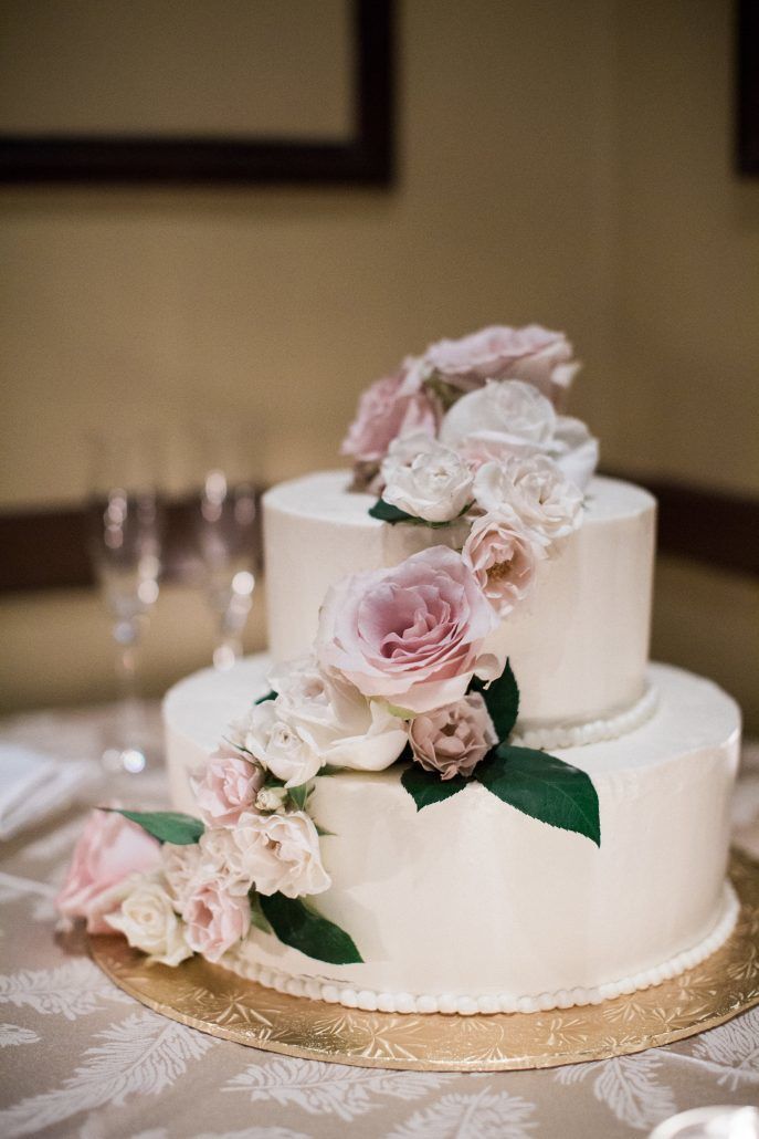 Cari and AnShih Wedding - Ranunculus Quicksand Garden Spray Rose Cake Flowers - Lotte New York Palace NYC - by Kelly Kollar Photography 
