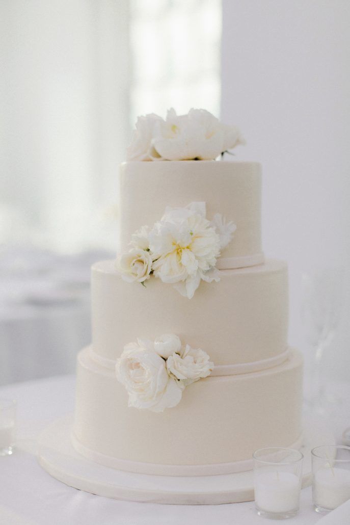 Alice & Chris Wedding- White Wedding Cake - 620 Loft and Garden NYC - Photography by Samm Blake