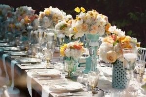 blue-white-peach-vintage-wedding-table-centerpieces