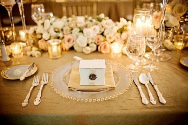 gold-and-cream-table-setting-place-setting-wedding-gold-linens-e1340585472687