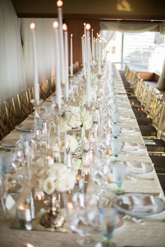 elegant-white-weding-tablescape