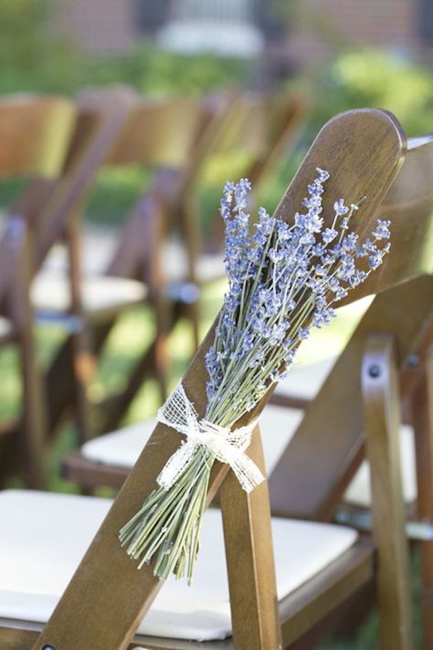 Lavender Pew Arrangement : Herbal Weddings : Claudia Kay Photography : The Wedding Chicks