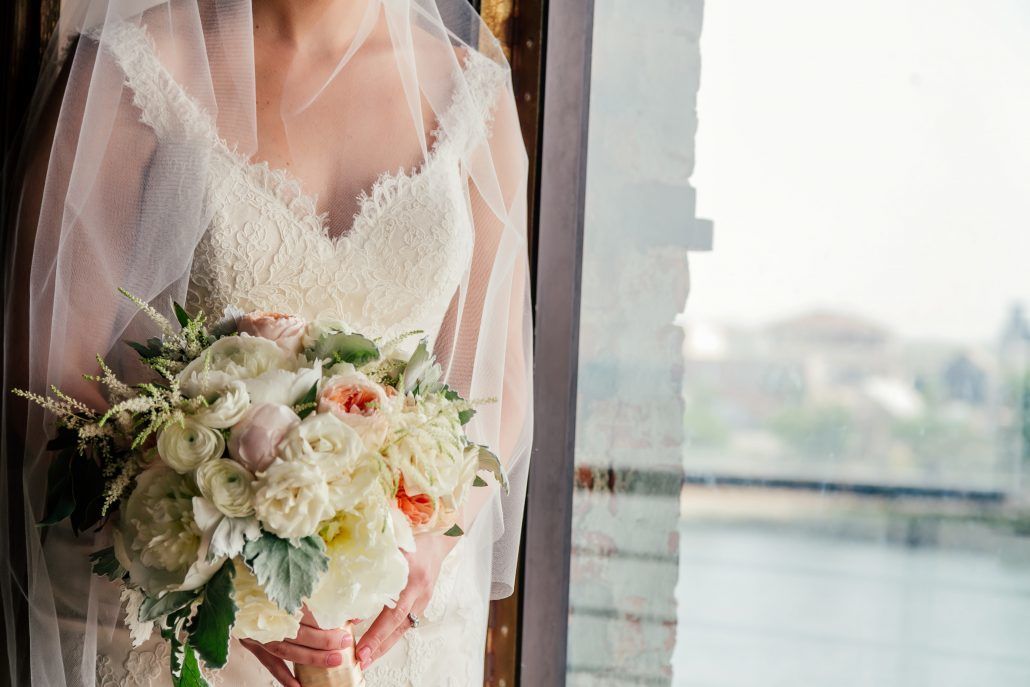 Bridal Bouquet Close-Up / Andrea & John / The Liberty Warehouse / Popography