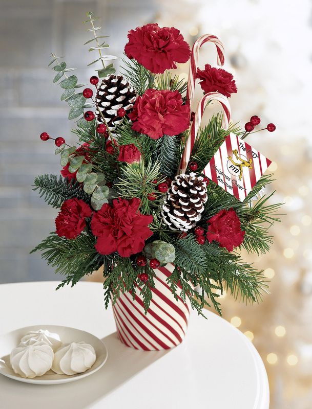 Christmas Flower Arrangement - via Fashion Flowers
