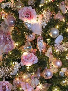 Christmas Tree - Floral Ornaments Close-up - via Pinterest