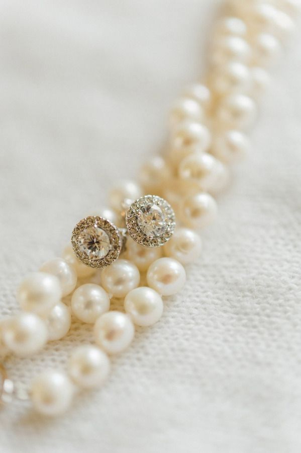 Classic Pearl Necklace - Classic Bridal Look - Photo by Jessica Loves Jessica