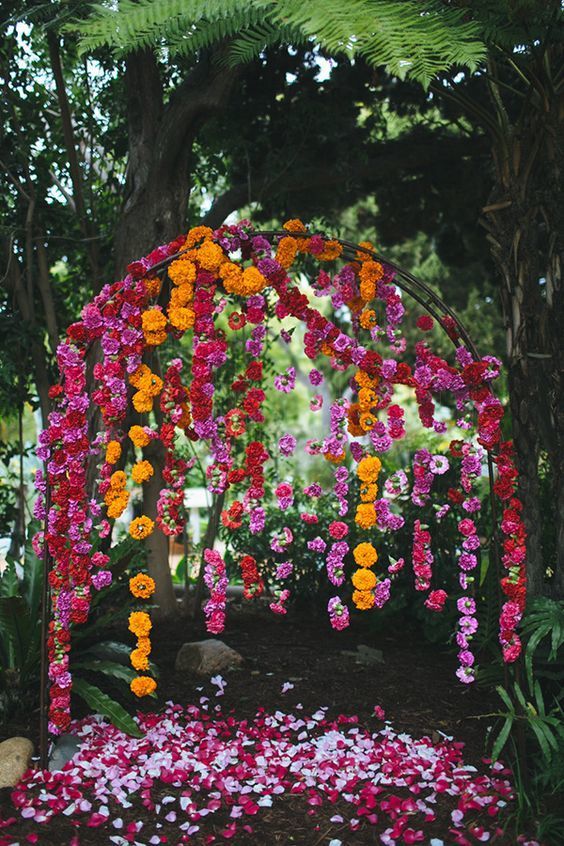 Flower Garland - Marigold Hanging - Photo by Rad In Love - via Weddingful Blog.com