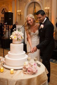 Amanda & Thomas - Bride and Groom Cake - Essex House - by Kelly Guenther 946 (4)