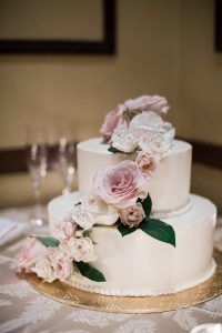 Cari and AnShih Wedding - Ranunculus Quicksand Garden Spray Rose Cake Flowers - Lotte New York Palace NYC - by Kelly Kollar Photography