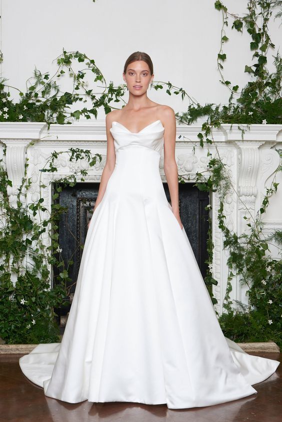 Monique Lhuillier - Wedding Gown - Bridal Fall 2018 - via vogue.com