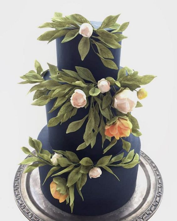 navy tulip wedding cake - via himisspuff.com 