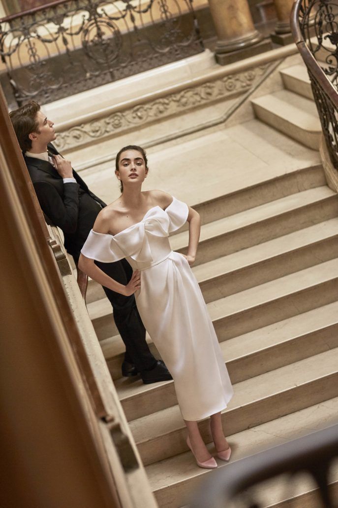 Carolina Herrera - Spring Bridal 2019 Collection - via vogue.comhttps://www.vogue.com/fashion-shows/bridal-spring-2019/carolina-herrera