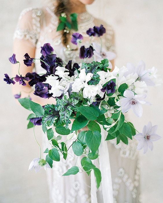 Sweet Pea Greenery Bouquet - via hochzeitsguide.comhttps://www.hochzeitsguide.com/en/styled-shoots-en/floral-romance-bridal-inspiration-by-ashley-ludaescher-photography/