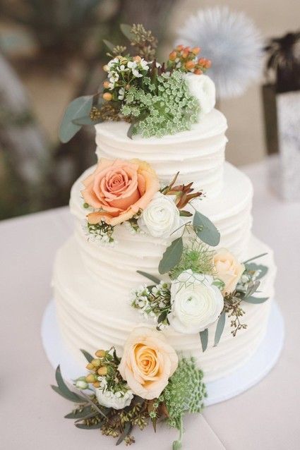 queen anne's lace wedding cake - via 100layercake.com 